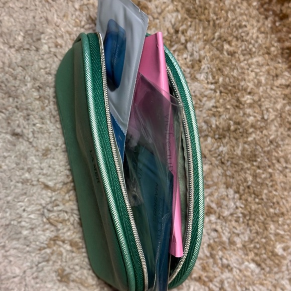 **5 ITEM BUNDLE** Including: La Mer Green Cosmetic Bag with 4 Skincare Items NWT - Picture 2 of 15